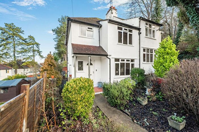 3 Bedroom House For Sale In Farningham Crescent, Caterham, CR3