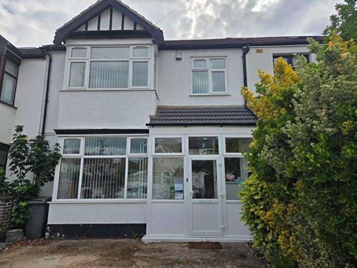 4 Bedroom Terraced House To Rent In Highcliffe Gardens, Redbridge, Ilford, IG4