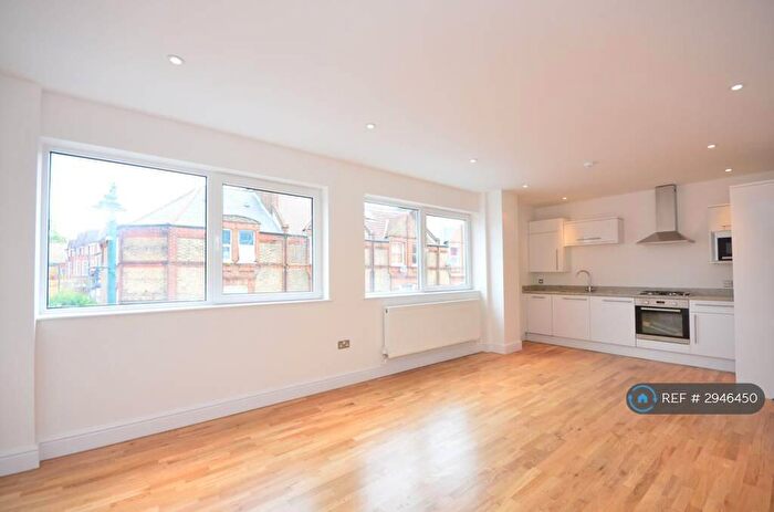 2 Bedroom Flat To Rent In Knights Hill, London, SE27