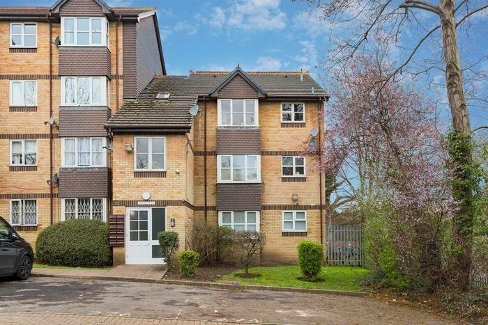 2 Bedroom Flat To Rent In Lowry Court, Stubbs Drive, Rotherhithe, London, SE16