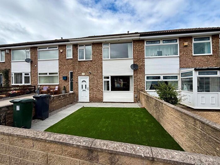 3 Bedroom Semi-Detached House For Sale In Penfield Grove, Clayton, Bradford, BD14