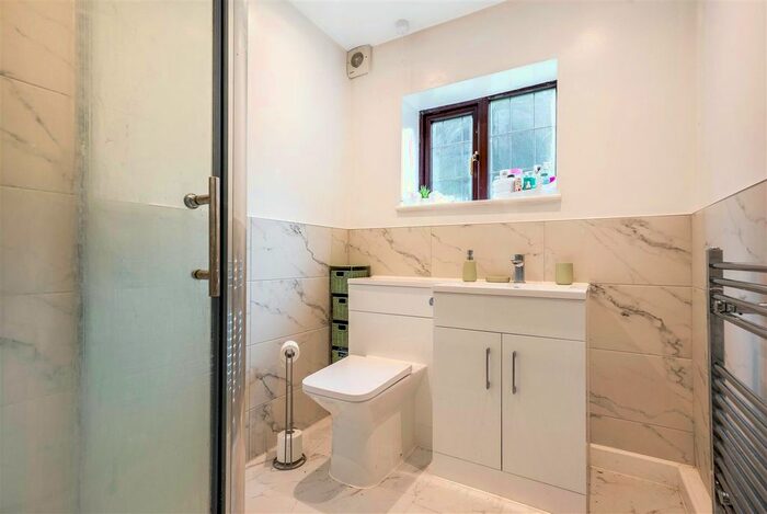 5 Bedroom Detached House For Sale In Brenchley Close, Chislehurst, BR7