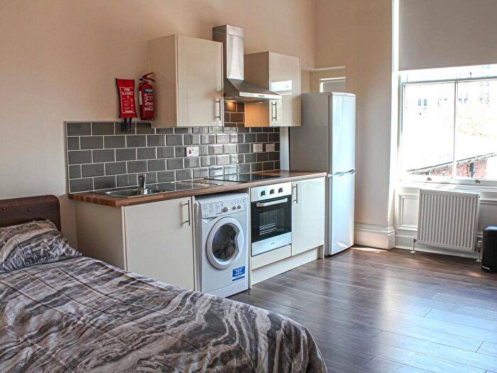 Apartment To Rent In Apt, Clarendon House #, LS2