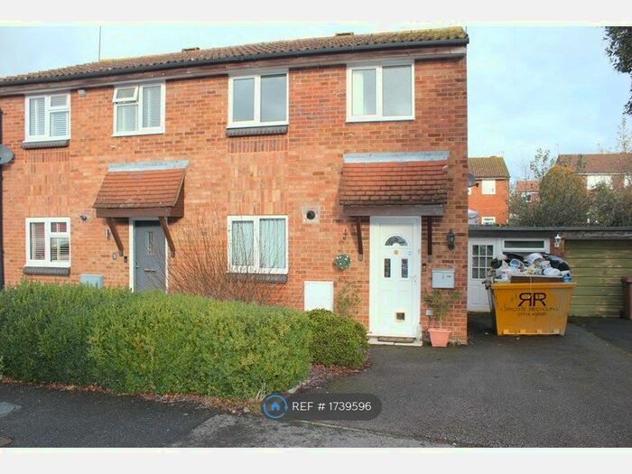 3 Bedroom Semi-Detached House To Rent In Hazelrig Drive, Thame, OX9