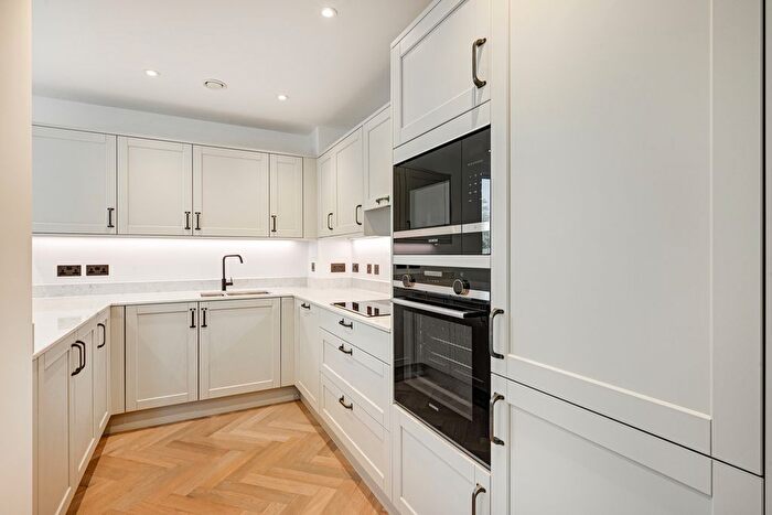 3 Bedroom Flat To Rent In Clifton Mansions, Park Avenue, London, NW2