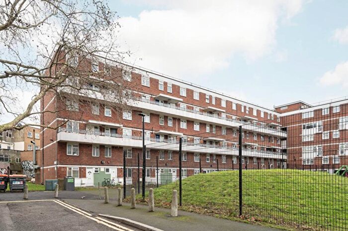 3 Bedroom Maisonette For Sale In Weymouth Terrace, Shoreditch, London, E2