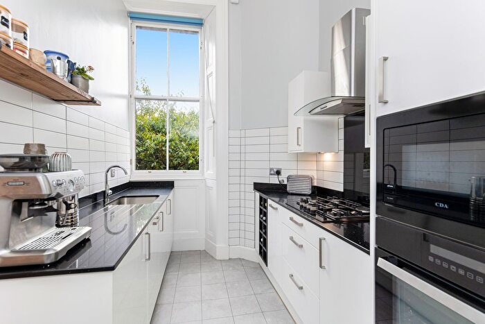 2 Bedroom Flat For Sale In / Coates Gardens, Haymarket, Edinburgh, EH12