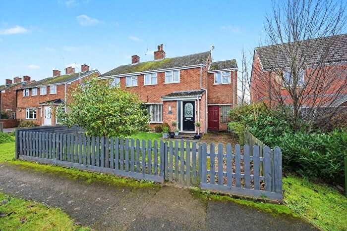 3 Bedroom Semi Detached House For Sale In Pettiver Crescent, Hillmorton, Rugby, CV21