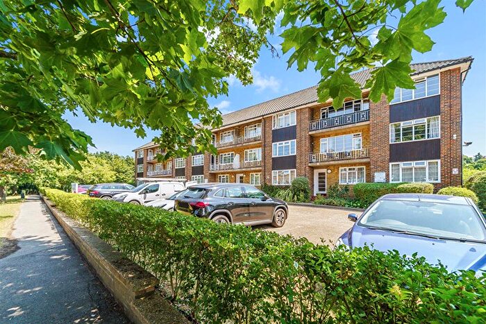 2 Bedroom Apartment For Sale In Lancaster Court, Banstead, SM7