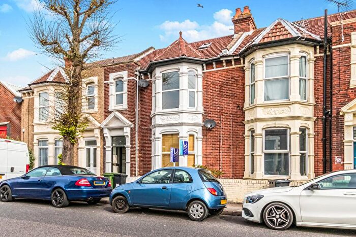 2 Bedroom Flat To Rent In Laburnum Grove, Portsmouth, PO2