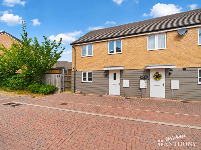3 Bedroom End Of Terrace House For Sale In Puffin Place, Leighton Buzzard, LU7