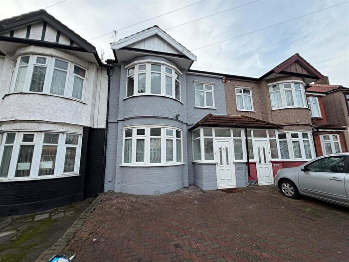 4 Bedroom Terraced House To Rent In Ridgeway Gardens, Ilford, IG4
