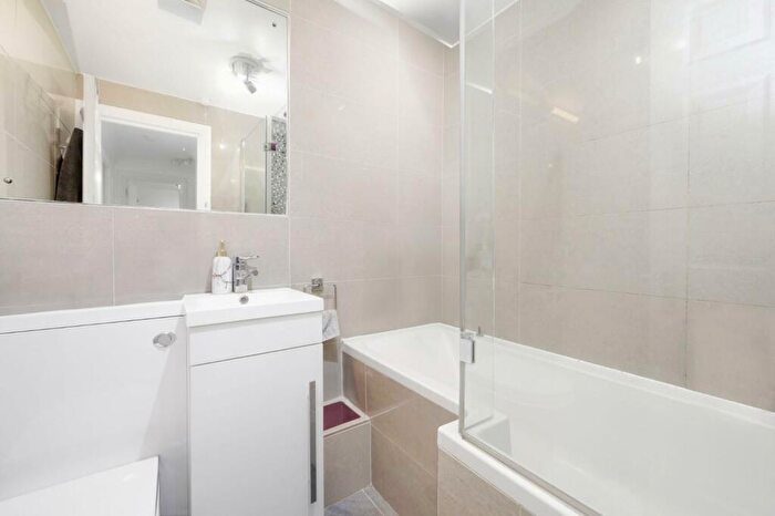 1 Bedroom Flat To Rent In Sydenham Avenue, N21
