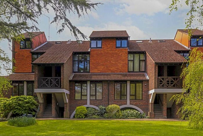 2 Bedroom Flat To Rent In Mallard Place, Twickenham, TW1