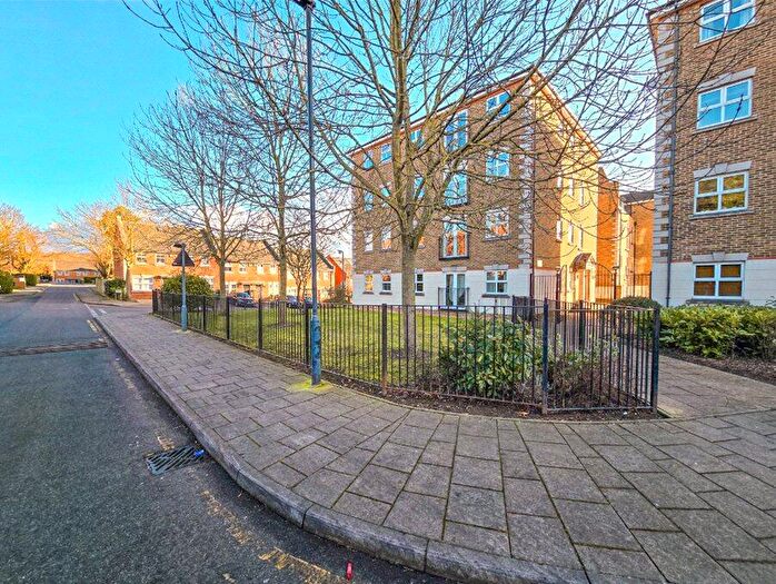 2 Bedroom Flat For Sale In Brook Square, London, SE18