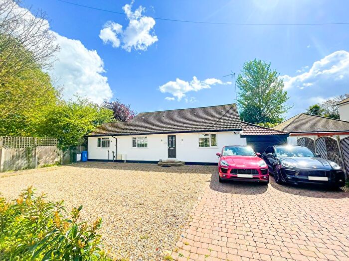 3 Bedroom Bungalow For Sale In Wraysbury, Berkshire, TW19