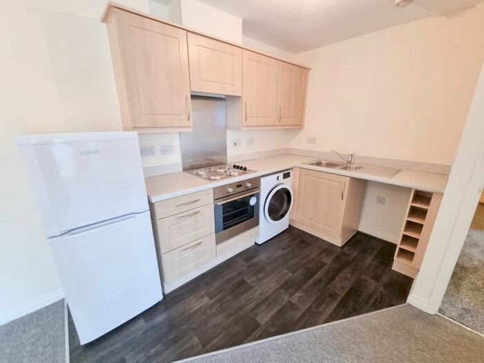 2 Bedroom Flat To Rent In Grangewood Avenue, Rainham, RM13