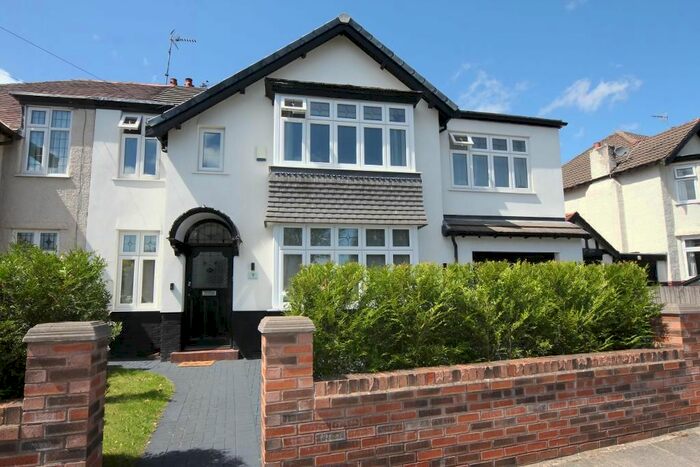 4 Bedroom Semi-Detached House To Rent In Primrose Road, Allerton, Liverpool, L18