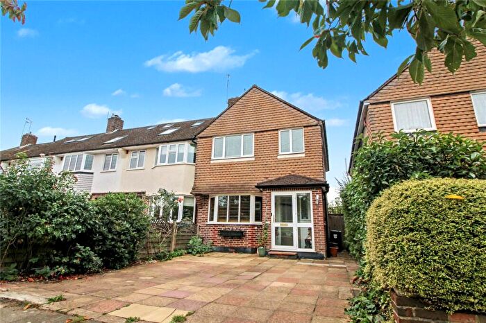 3 Bedroom End Of Terrace House For Sale In Kenilworth Crescent, Enfield, Middlesex, EN1