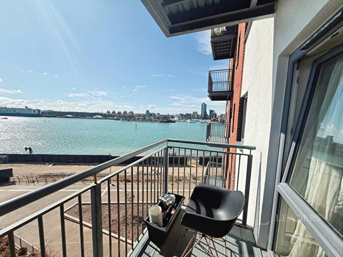 2 Bedroom Flat To Rent In Denyer Walk, Southampton, Hampshire, SO19