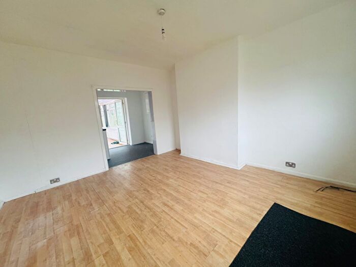 3 Bedroom Semi Detached House To Rent In Westlands Drive, Allerton, Bradford, BD15