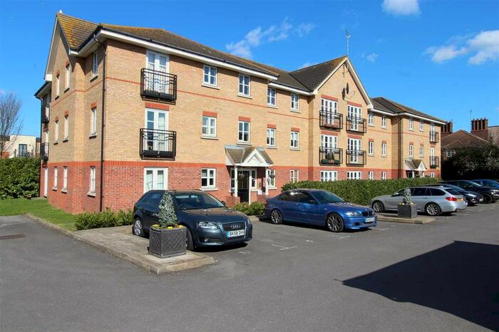2 Bedroom Flat To Rent In Spencer House, Ensign Close, Leigh On Sea, SS9