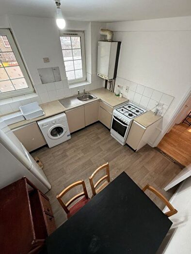 4 Bedroom Flat To Rent In Hollybush Gardens, London, E2