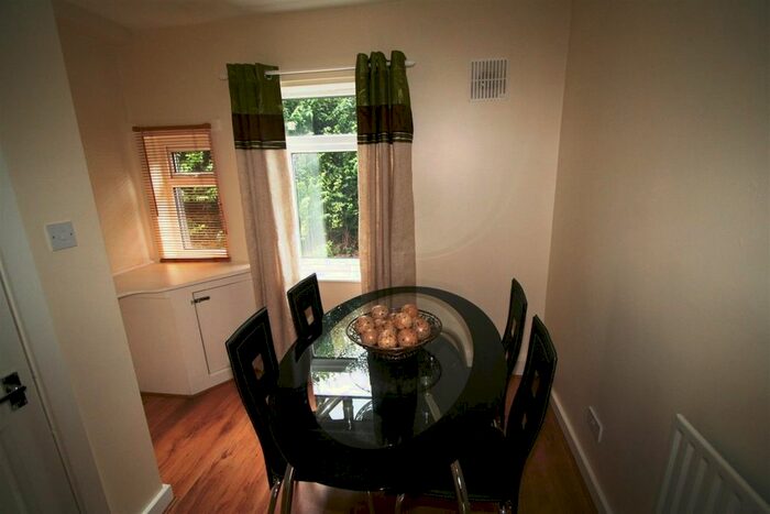 4 Bedroom Property To Rent In Talbot View, Headingley, LS4