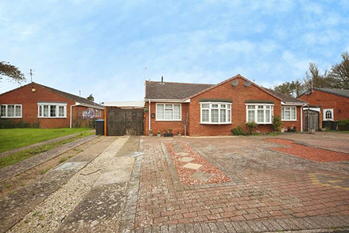 2 Bedroom Semi-Detached Bungalow For Sale In Dovehouse Drive, Wellesbourne, Warwick, CV35