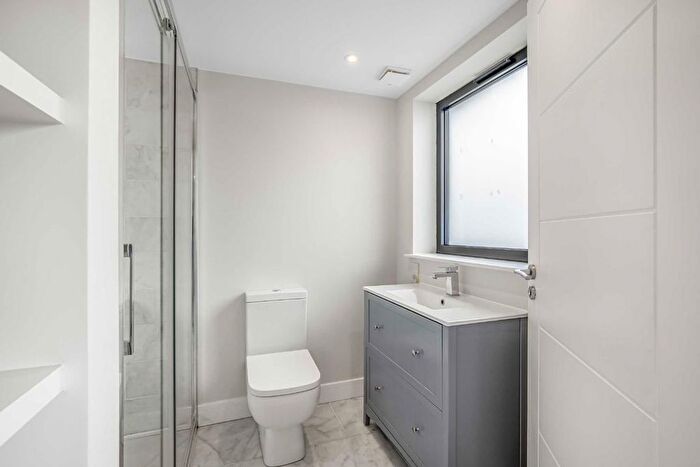 4 Bedroom Property To Rent In The Bungalows, Streatham, SW16