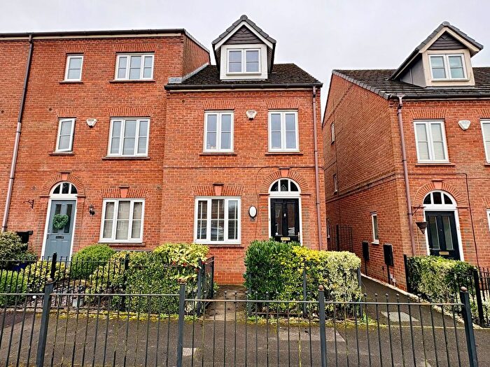 3 Bedroom Terraced House For Sale In Hallbridge Gardens, Bolton, BL1