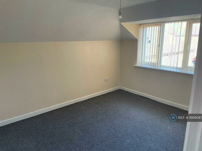 2 Bedroom Flat To Rent In Hotham House, Hull, HU3