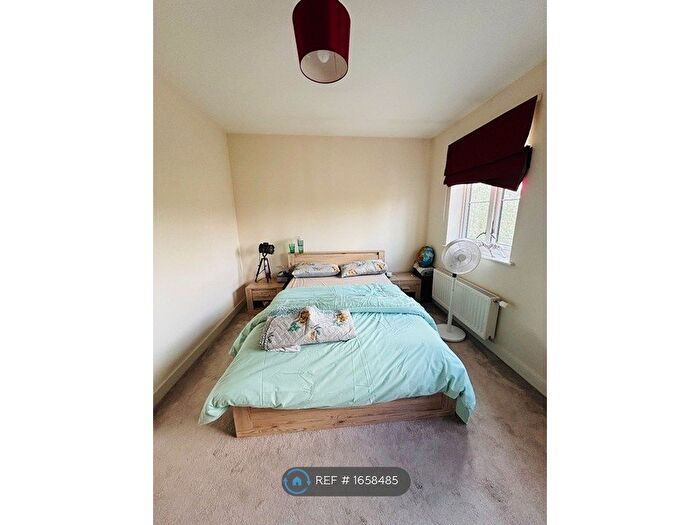 4 Bedroom Semi Detached House To Rent In Reservoir Way, Ilford, IG6