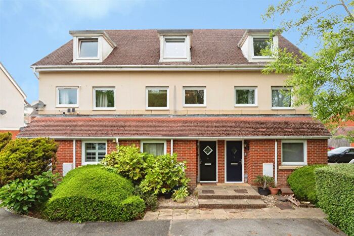 2 Bedroom Flat For Sale In Queripel Close, Tunbridge Wells, TN2