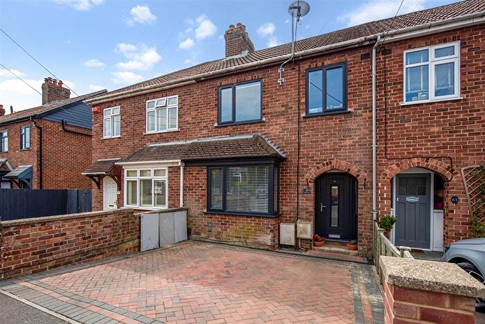 3 Bedroom Terraced House For Sale In The Crescent, Andover, SP10