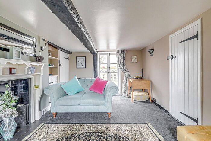 3 Bedroom Semi-Detached House For Sale In Pear Tree Cottages, Southend-On-Sea, SS3
