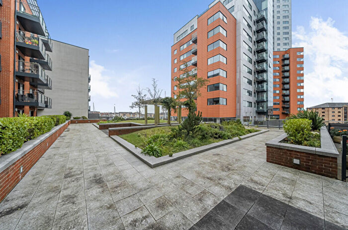 2 Bedroom Apartment For Sale In Ocean Way, Southampton, Hampshire, SO14