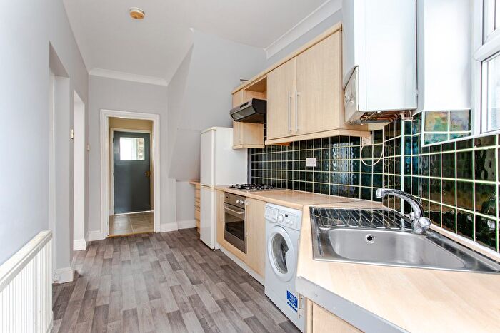 2 Bedroom Flat To Rent In Grove Green Road, London, E11