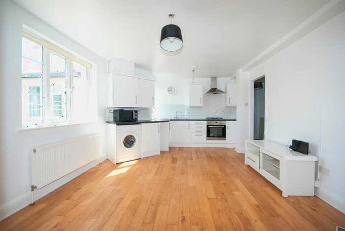 2 Bedroom Apartment To Rent In Leigh Heath Court, London Road, Leigh-on-Sea, SS9