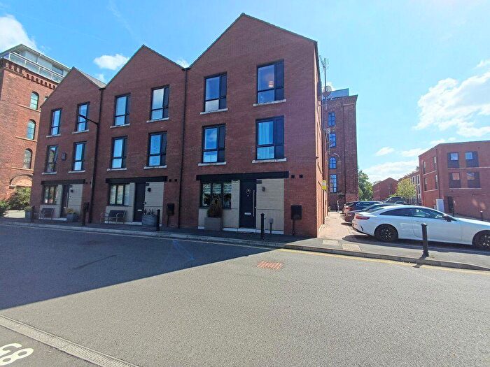 3 Bedroom Town House To Rent In Elisabeth Gardens, Stockport, SK5