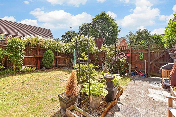 3 Bedroom Detached House For Sale In Braeburn Road, Crawley, West Sussex, RH11