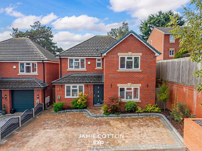 4 Bedroom Detached House For Sale In Ashbourne Ridge, Halesowen, B63
