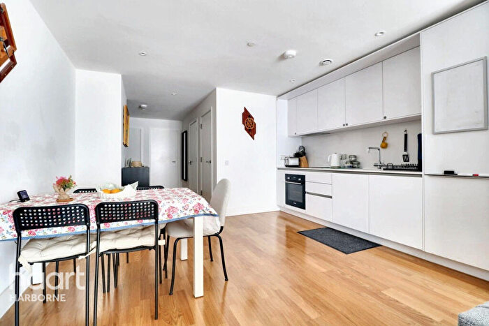 2 Bedroom Apartment For Sale In South Loop Green, Birmingham, B16