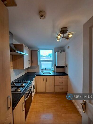 2 Bedroom Flat To Rent In Commonside East, London, CR4