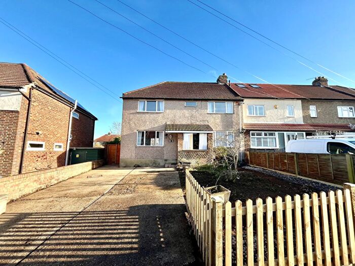 3 Bedroom End Terrace House To Rent In Wilson Road, Chessington, Surrey., KT9