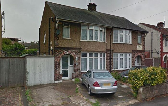 3 Bedroom Semi Detached House To Rent In St.Margarets Avenue Luton, LU3