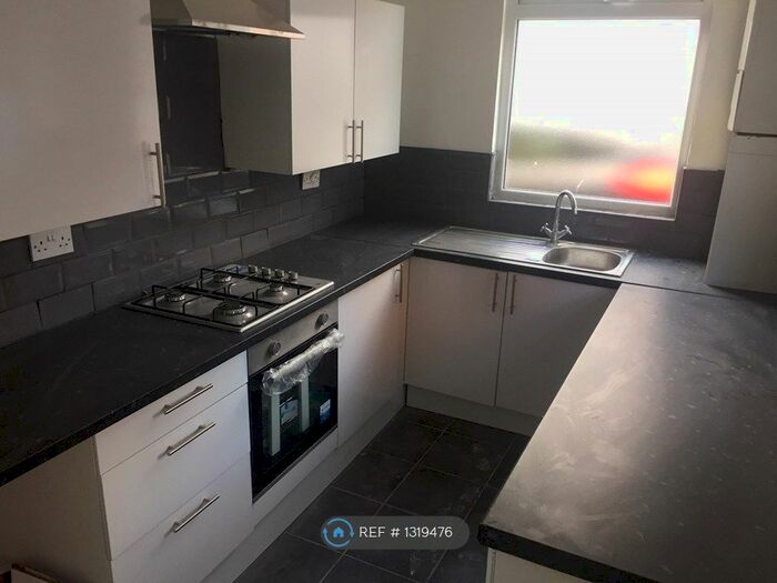 3 Bedroom End Of Terrace House To Rent In Southwick Road, Birkenhead CH42