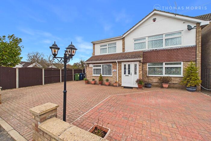 4 Bedroom Detached House For Sale In Warren Road, St. Ives, Cambridgeshire, PE27