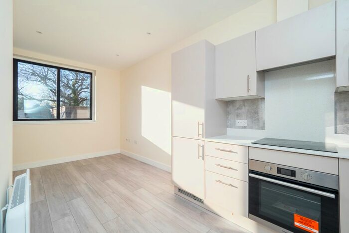 1 Bedroom Flat To Rent In Ewell Road, Cheam, Sutton, SM3