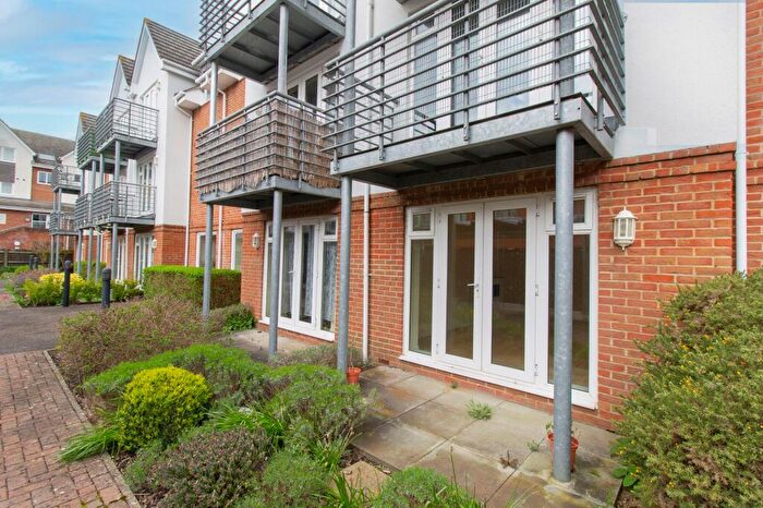 2 Bedroom Flat To Rent In Old Dairy Close, Fleet, GU51